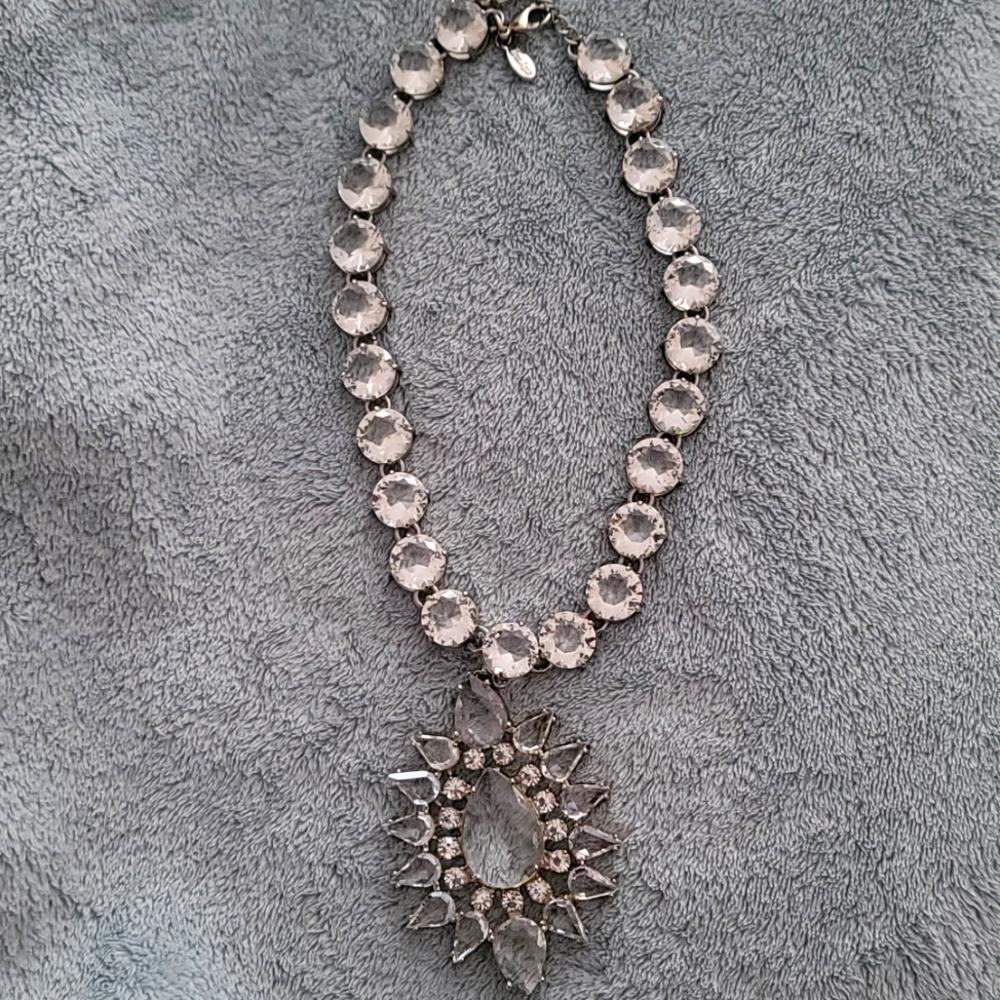 Goregous Rhinestone necklace